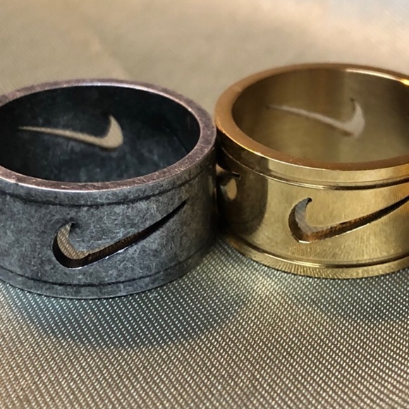 NIKE SWOOSH RING IN GOLD - Picture 3 of 4